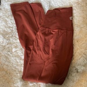 BORN PRIMITIVE ❤️ Your Go To Leggings